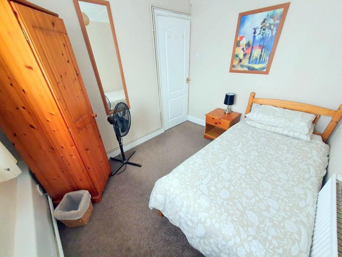 Wentworth Apartment With 2 Bedrooms, Superfast Wi-Fi And Parking Sittingbourne Buitenkant foto
