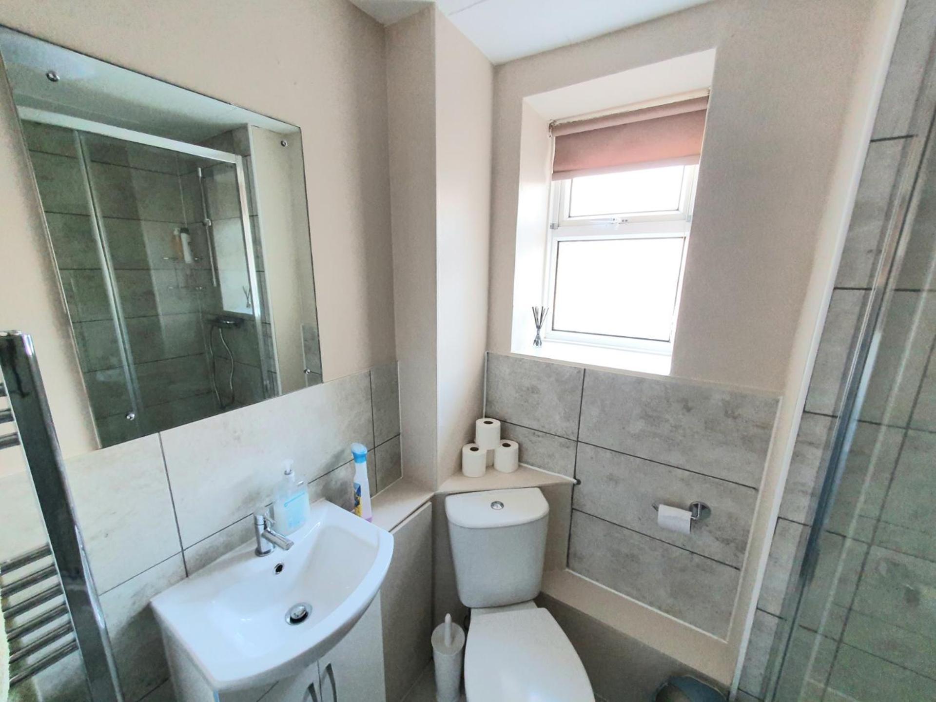Wentworth Apartment With 2 Bedrooms, Superfast Wi-Fi And Parking Sittingbourne Buitenkant foto